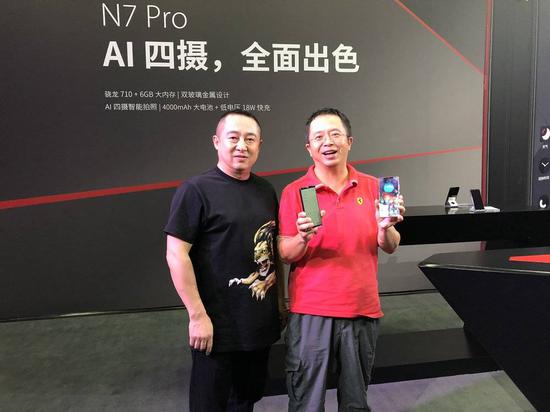 360手机总裁李开新与周鸿祎